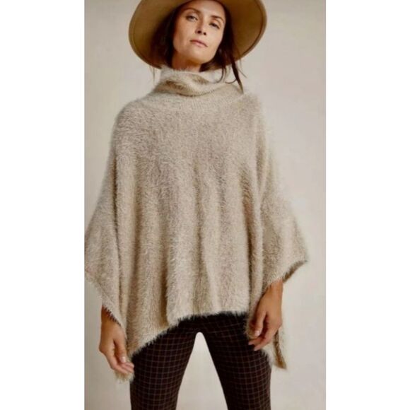 NWT Anthropologie Akemi + Kin | Lara Cream & Gold Thread Eyelash Poncho OS, $118 - Picture 1 of 8